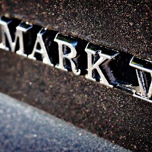 lincoln-mark-v-09.jpg